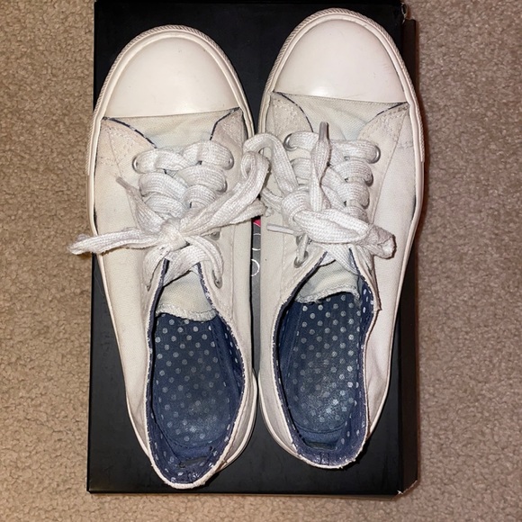 White Falls Creek Lace up Shoes - Picture 2 of 5